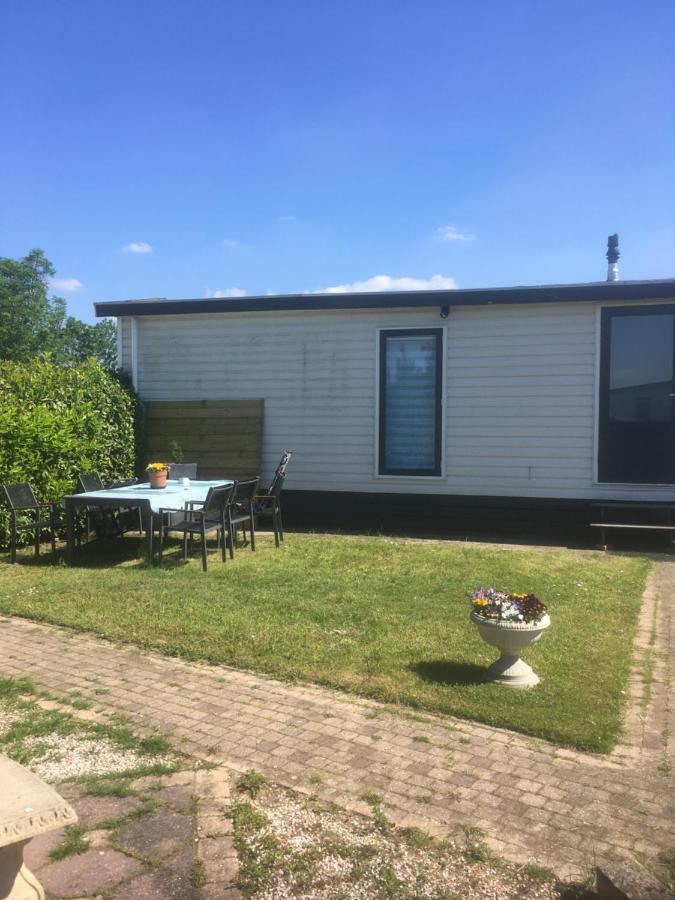 Ruime Chalet Midden In De Natuur In Lith Exterior photo